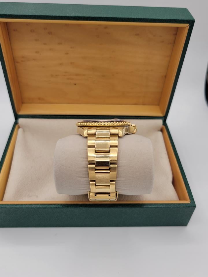 Submariner Date automatic luxury watch with black dial and yellow gold bracelet