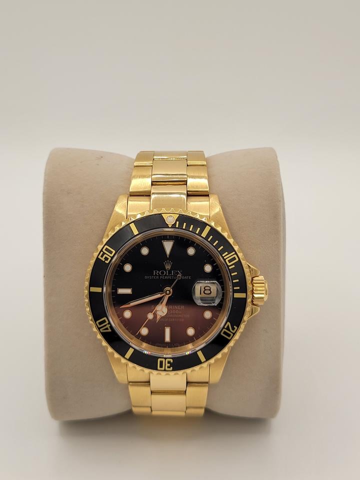 Submariner Date automatic luxury watch with black dial and yellow gold bracelet