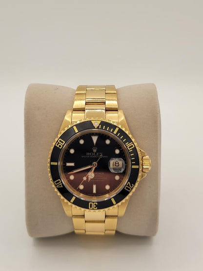 Submariner Date automatic luxury watch with black dial and yellow gold bracelet
