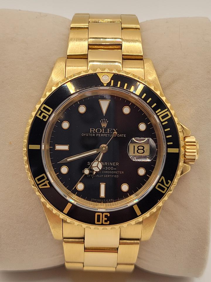 Submariner Date automatic luxury watch with black dial and yellow gold bracelet