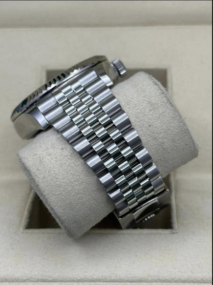 Sky-Dweller automatic luxury watch with black dial and Jubilee bracelet