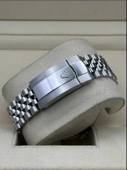 Sky-Dweller automatic luxury watch with black dial and Jubilee bracelet